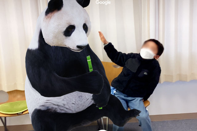 AR体験授業では、Googleアプリでパンダが教室に出現しました