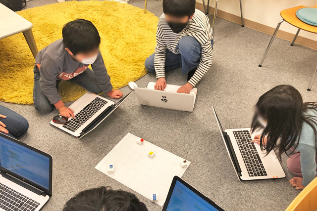 トイオ(toio)でロボットプログラミング。おしだしバトルロボをつくりました